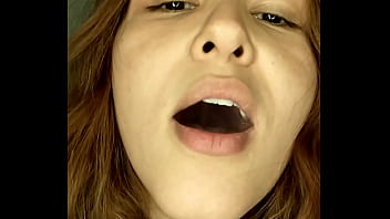 Vem fumar com essa putinha safada