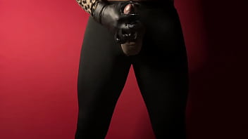 Show de exibição movimentos de strip tease dança sedutora performance de sensualidade e provocação