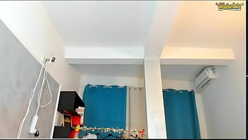 Mamita de grandes senos usando dildo