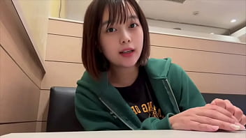 遠距離の彼氏とエッチしてなくてムラムラして我慢できずにお店のト◯レでオナニーしてしまう大学生。