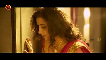 Chetana uttej hot navel