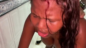 Tendo sexo con la amiga de mi novia a ver que esta sola en casa