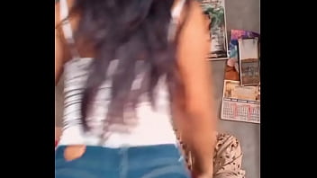 Yaleni teen culona baile en short