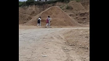 Pareja van hacia una parte donde no ahy nada Pareja van hacia una parte donde no ahy nada
