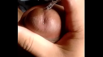 Eu me masturbando e meu pai babando de tesao