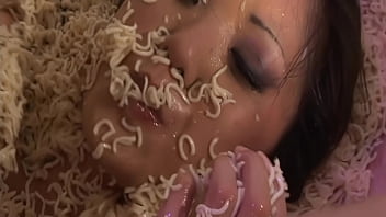 Oodle of noodles as kaiya lynn slurps on a cock