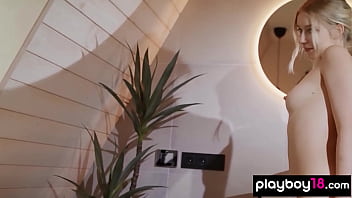 Cute all natural blonde hottie posing nude in the bath