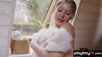 Cute all natural blonde hottie posing nude in the bath