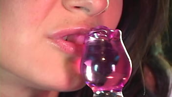 Glass rose bubble butt babe eats ass & gets her throat fucked