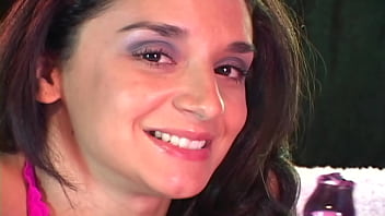 Glass rose bubble butt babe eats ass & gets her throat fucked