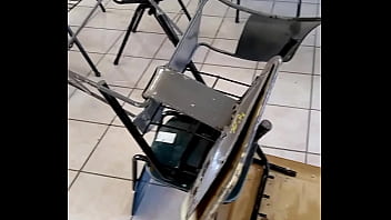 Mesabacos cojiendo en una escuela