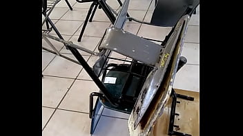 Mesabacos cojiendo en una escuela