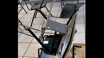 Mesabacos cojiendo en una escuela