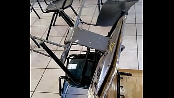 Mesabacos cojiendo en una escuela