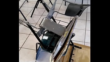 Mesabacos cojiendo en una escuela