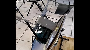 Mesabacos cojiendo en una escuela