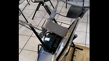 Mesabacos cojiendo en una escuela