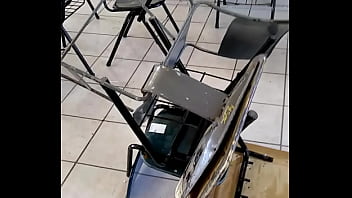 Mesabacos cojiendo en una escuela