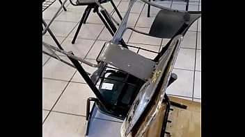 Mesabacos cojiendo en una escuela