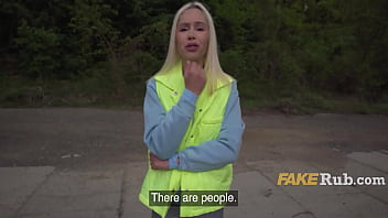 Blonde girl helps a stranger on the road cum for some cash