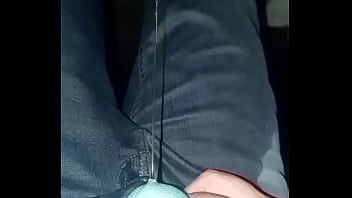 Pantalones orinados con pañal de tela y un día lleno de delicia y pajas