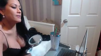 Oily big boobs maxine x also vibes her clit during this solo clip