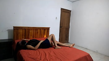 Cock addicted woman masturbates her beautiful pussy with a vibrator