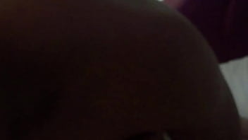 Viendo a mi mujer penetrada por un vergon mientras me la mama