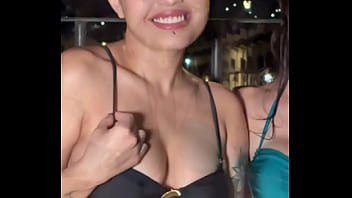 Te metes a la alberca con nosotras helenadanaexxx