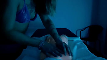 Emy angel adore toucher sa doll