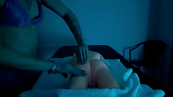 Emy angel adore toucher sa doll