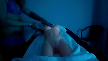 Emy angel adore toucher sa doll