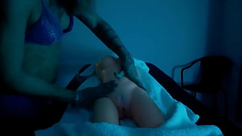 Emy angel adore toucher sa doll