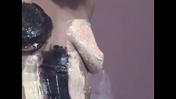 Blonde babe paints her tight juicy body