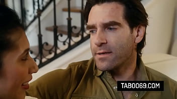 Latina teen fucks with the delivery guy