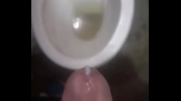 Masturbándo mis 23 centímetros