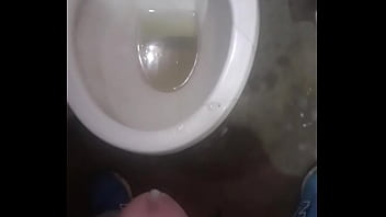 Masturbándo mis 23 centímetros