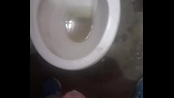 Masturbándo mis 23 centímetros