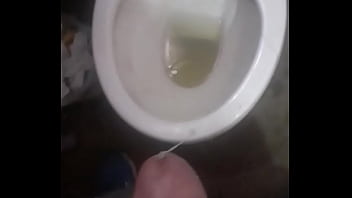 Masturbándo mis 23 centímetros