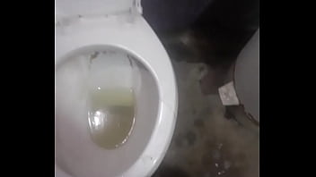 Masturbándo mis 23 centímetros