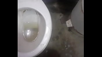 Masturbándo mis 23 centímetros