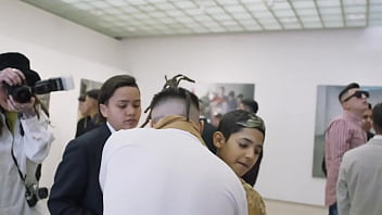 Paulo chill e se folla a un poli en una persecución policial