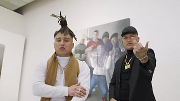 Paulo chill e se folla a un poli en una persecución policial