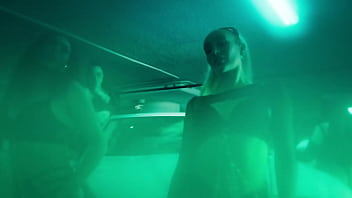 Paulo chill e se folla a un poli en una persecución policial