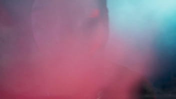 Paulo chill e se folla a un poli en una persecución policial