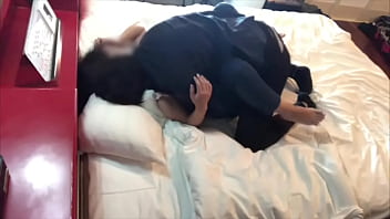 【素人】親友の彼氏と浮気sexするイケナイ女子大◯生。