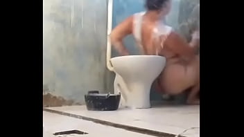 Desespero no chupando e vomitando em cima do próprio corpo