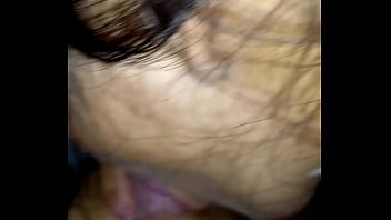 Joven novia me chupa el pitó