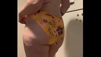 Bunny bear shows off bikini for the beach