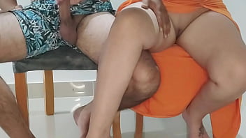 ¡subete la falda hermanastro me folla por debajo de la mesa xxx